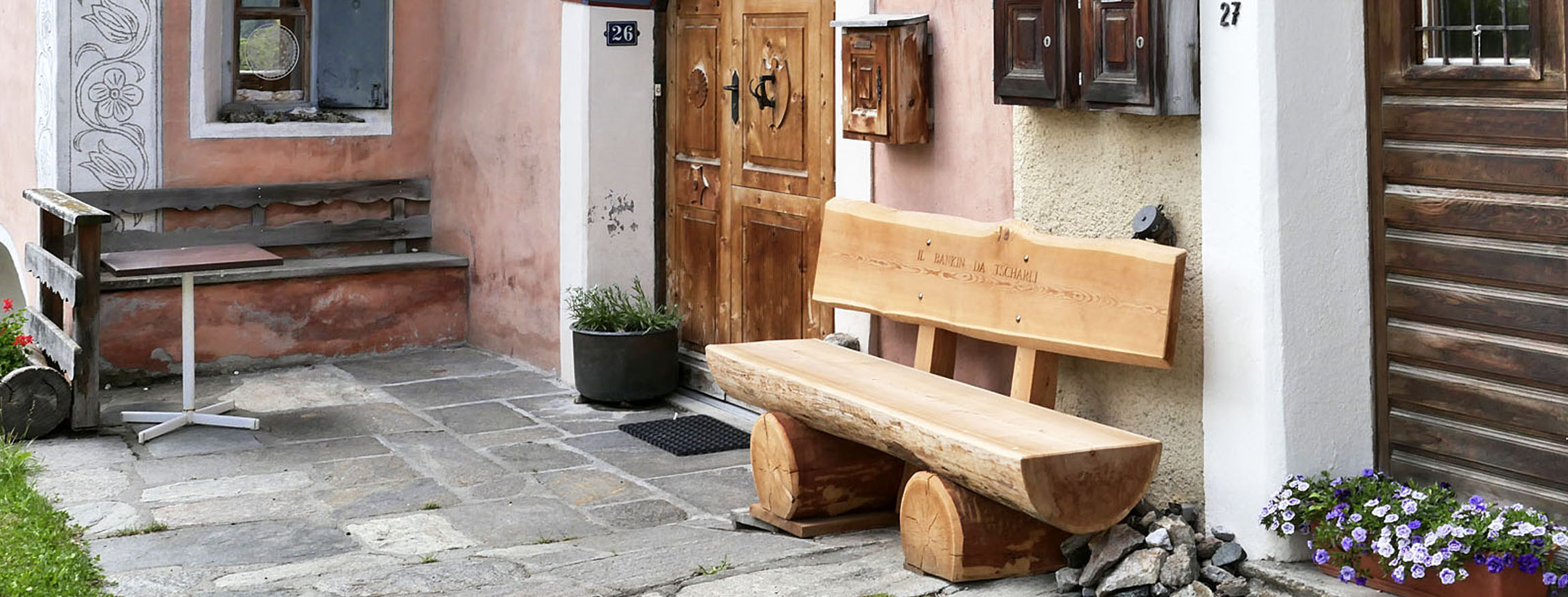 Füürobebänkli in Guarda im Engadin